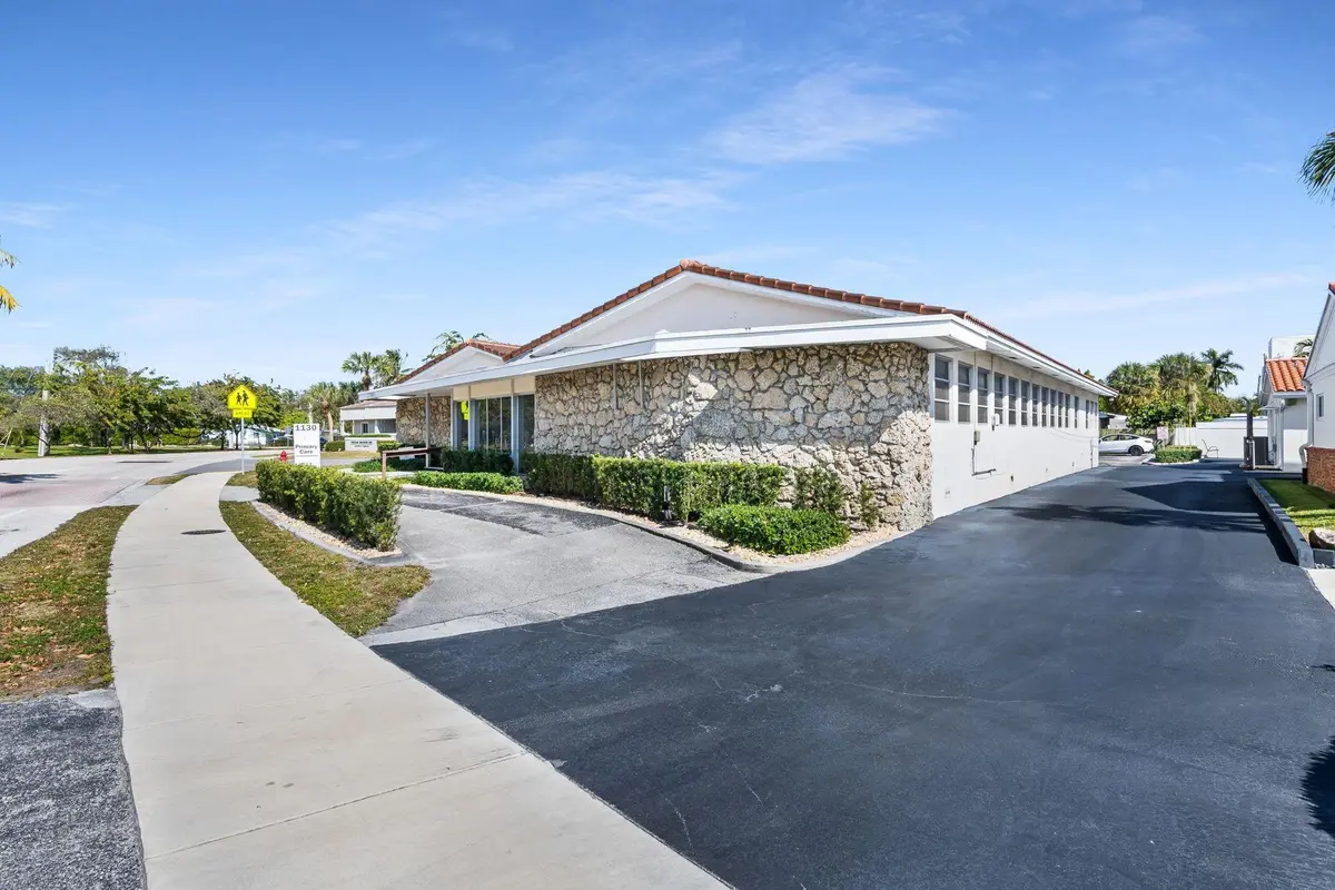 Photo 11 at 1130 Bayview Drive, Fort Lauderdale