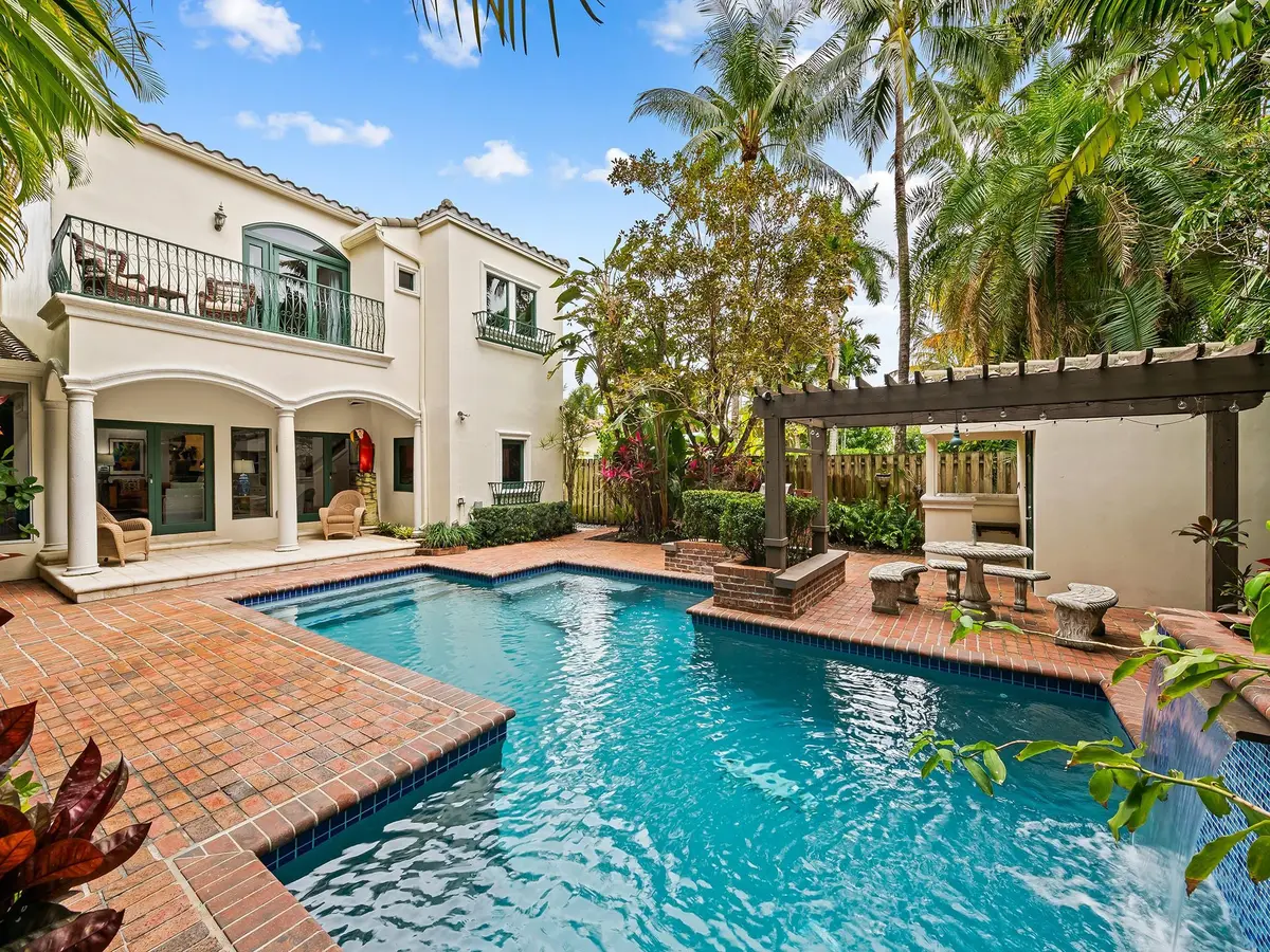 Photo 1 at 347 Poinciana Drive, Fort Lauderdale