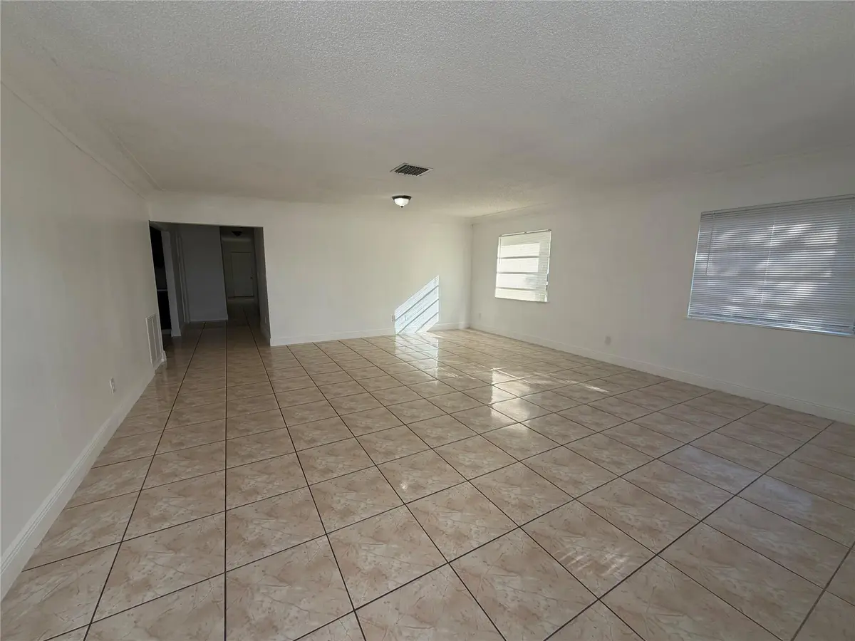 Photo 3 at 230 NW 8th Avenue, Dania Beach