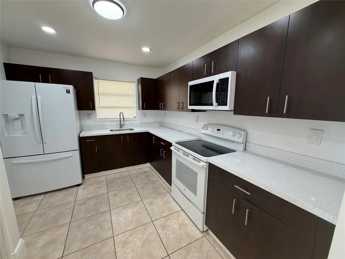 Photo 5 at 230 NW 8th Avenue, Dania Beach