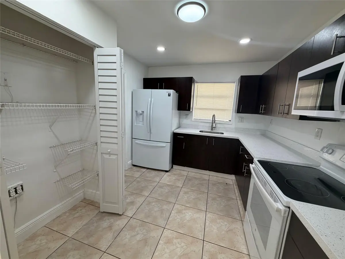 Photo 6 at 230 NW 8th Avenue, Dania Beach