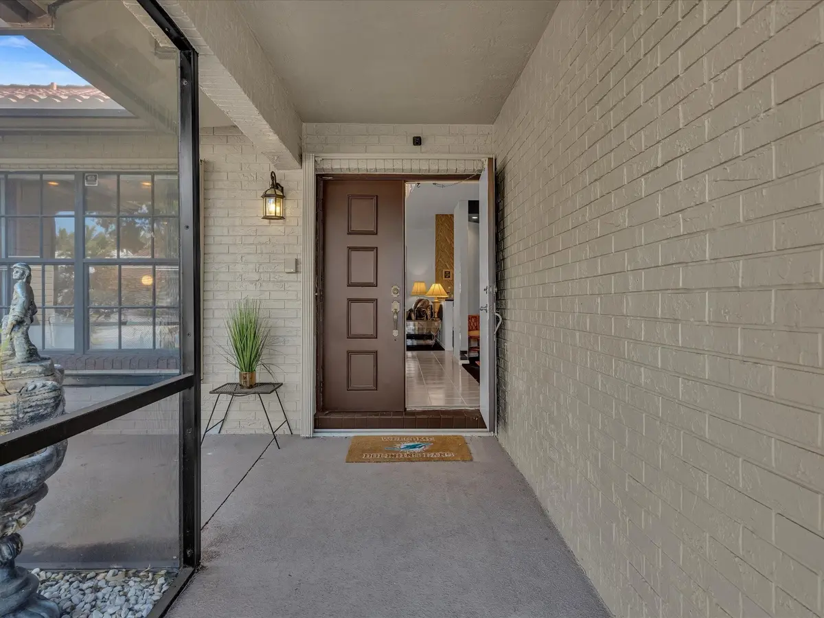 Photo 6 at 5355 N Springs Way, Coral Springs
