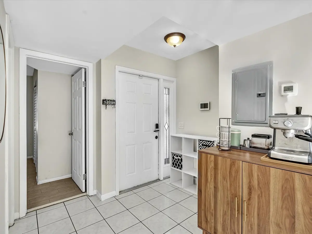 Photo 6 at 2551 N 40th Avenue 2551, Hollywood
