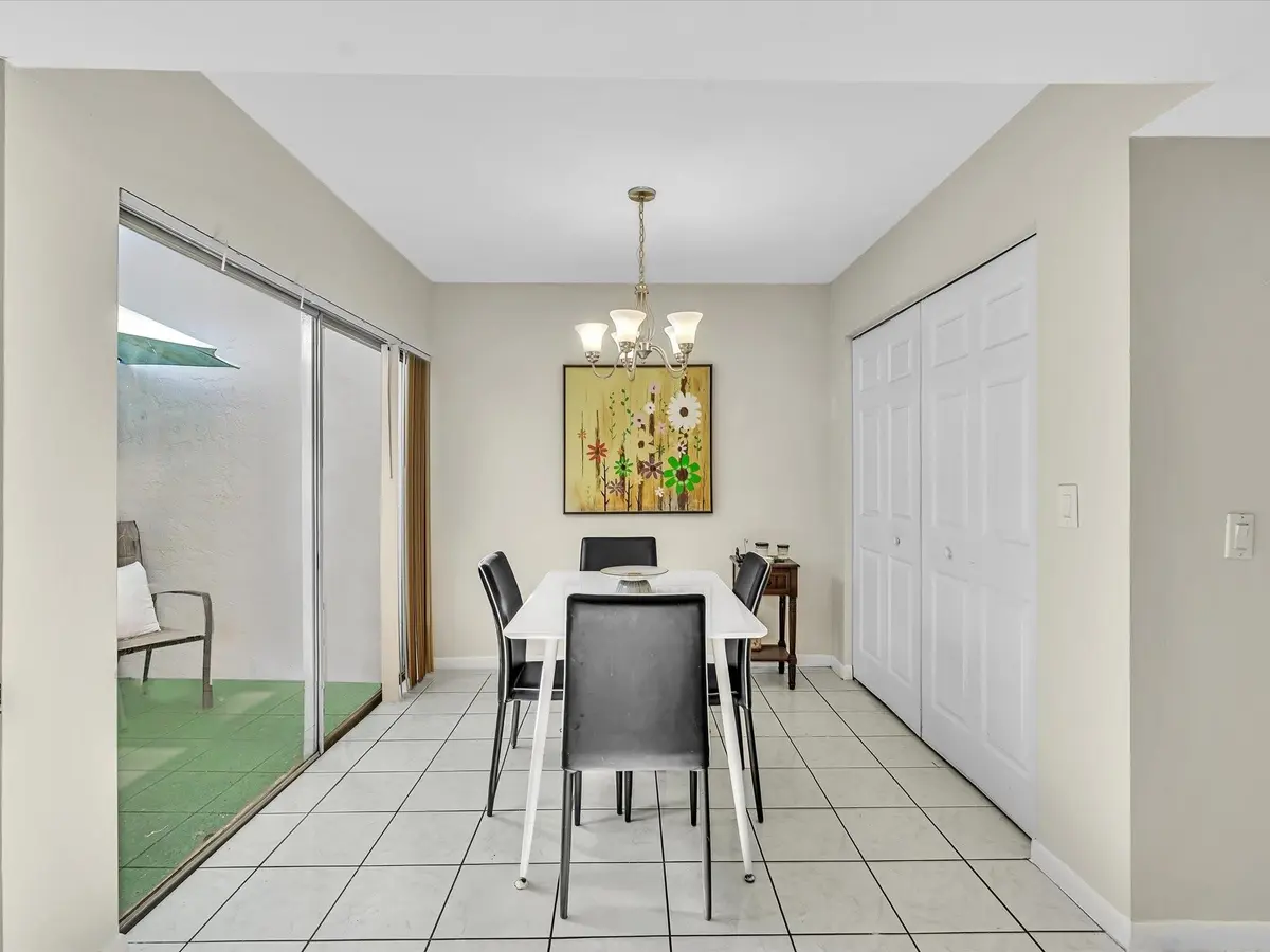Photo 7 at 2551 N 40th Avenue 2551, Hollywood
