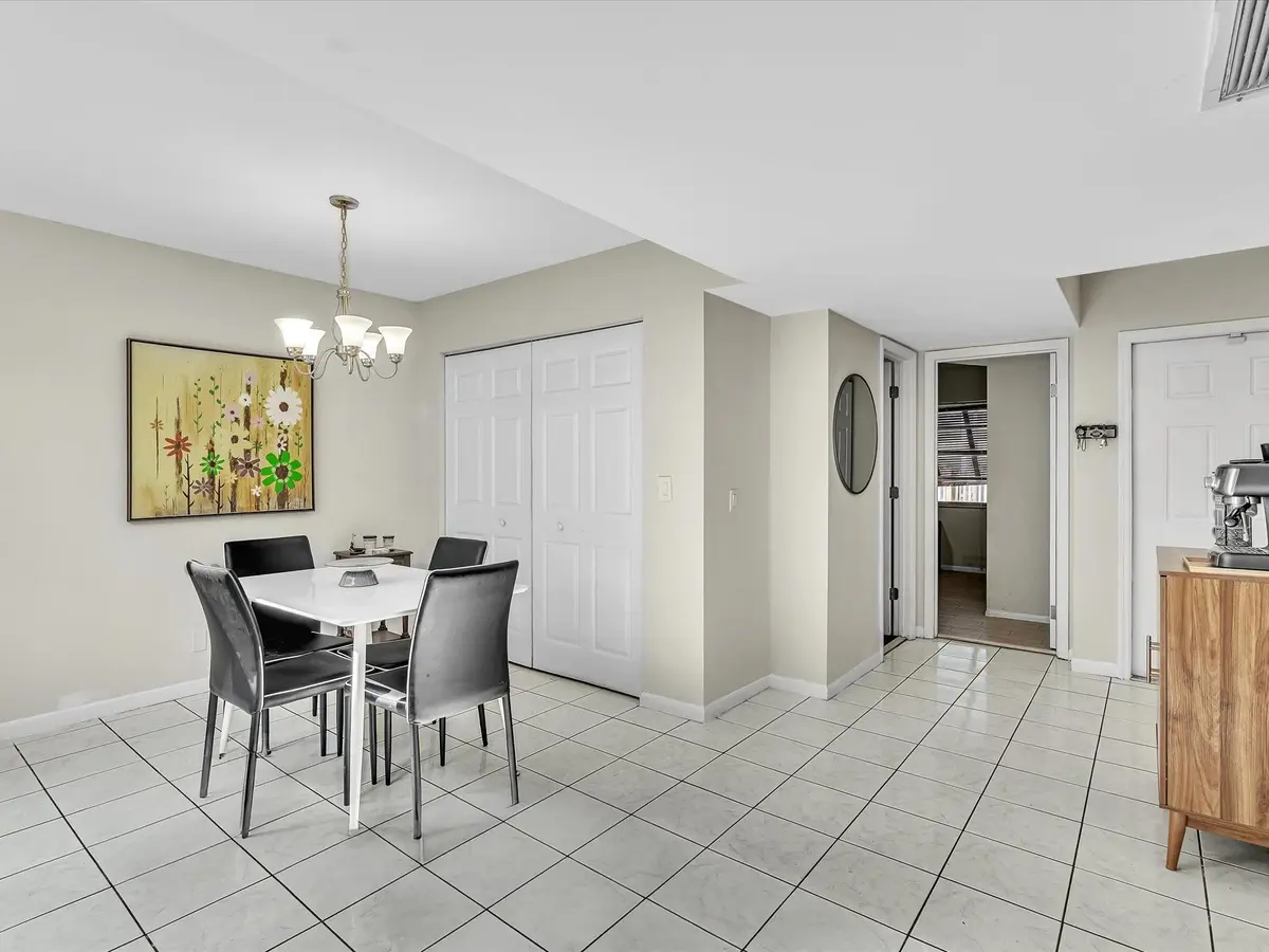 Photo 8 at 2551 N 40th Avenue 2551, Hollywood