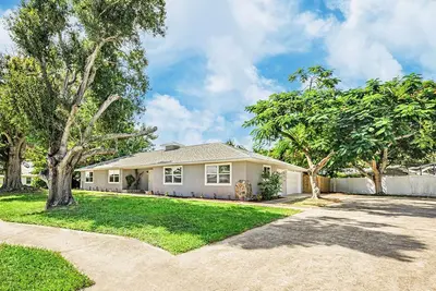 300 Riomar Drive, Port St. Lucie – Single Family Residence for sale