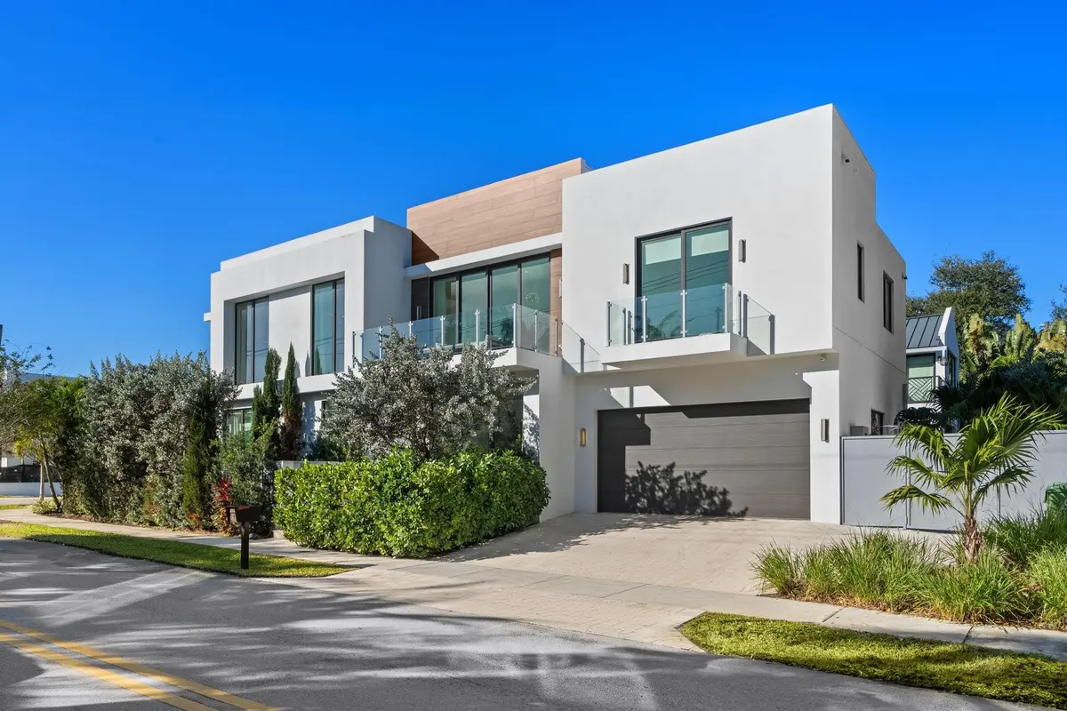 Photo 3 at 1111 SE 9th Avenue, Fort Lauderdale