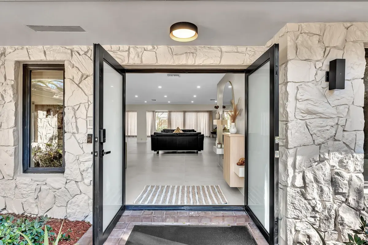 Photo 3 at 3111 N 52nd Avenue, Hollywood