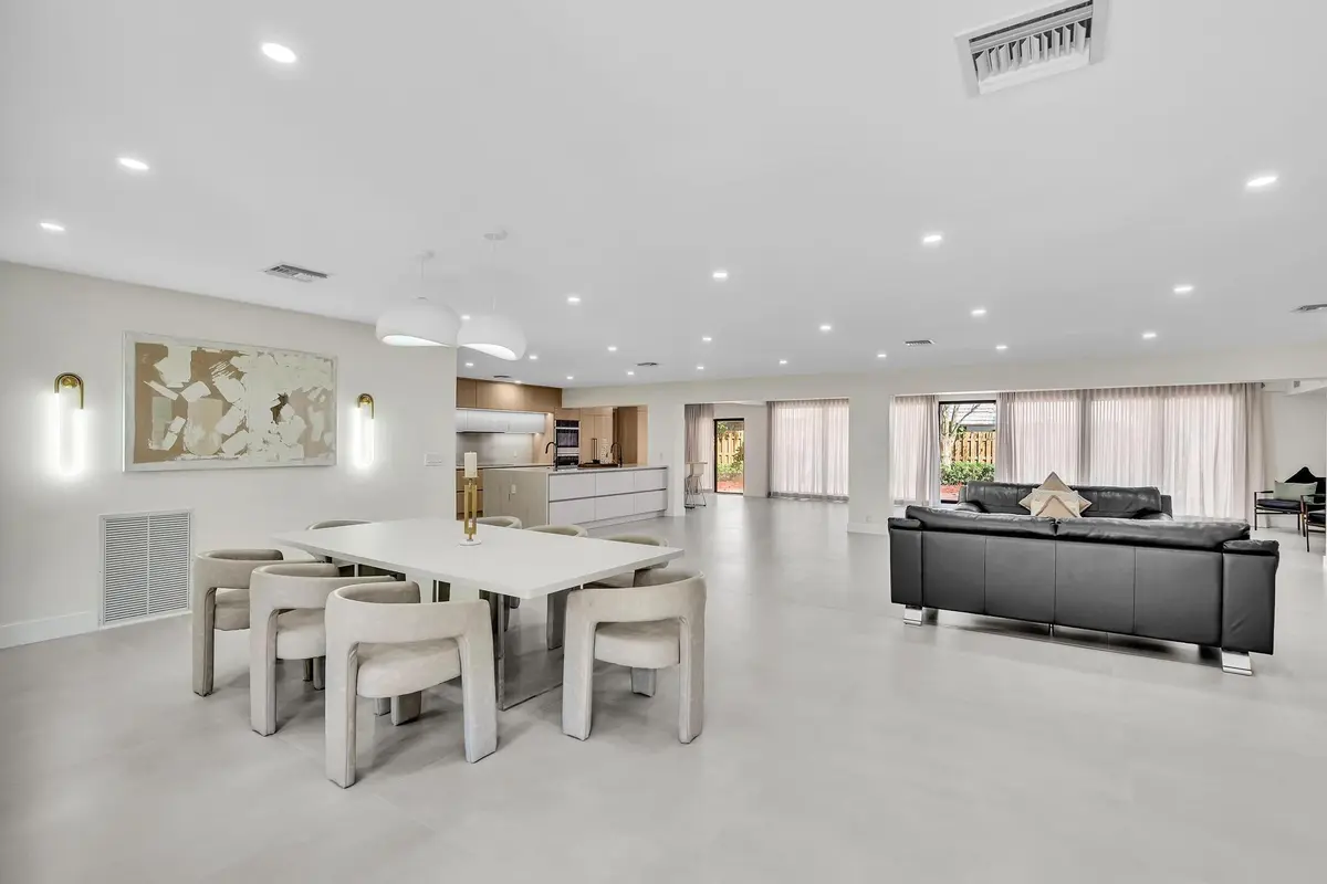 Photo 6 at 3111 N 52nd Avenue, Hollywood