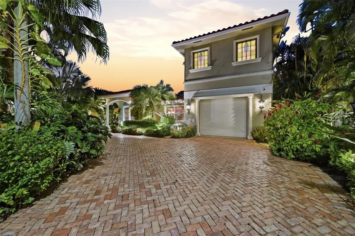 Photo 3 at 2525 NE 21st Court, Fort Lauderdale