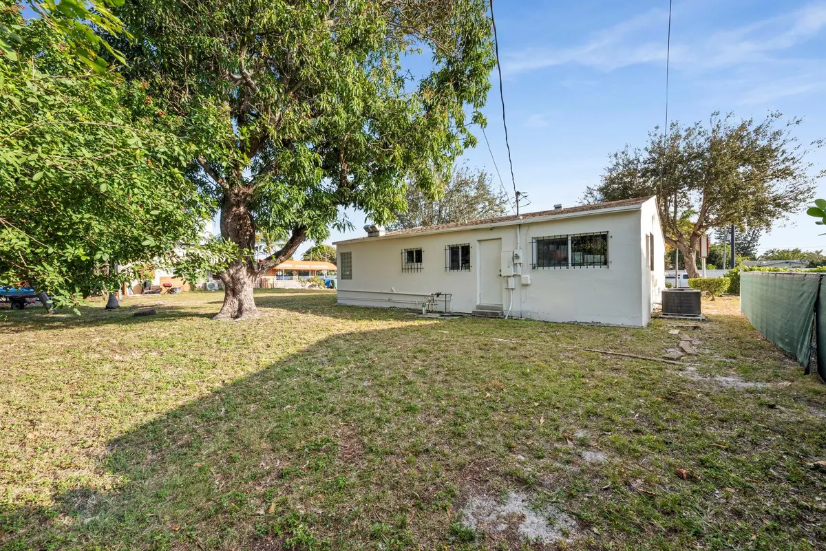 Photo 7 at 141 E Commercial Boulevard, Oakland Park