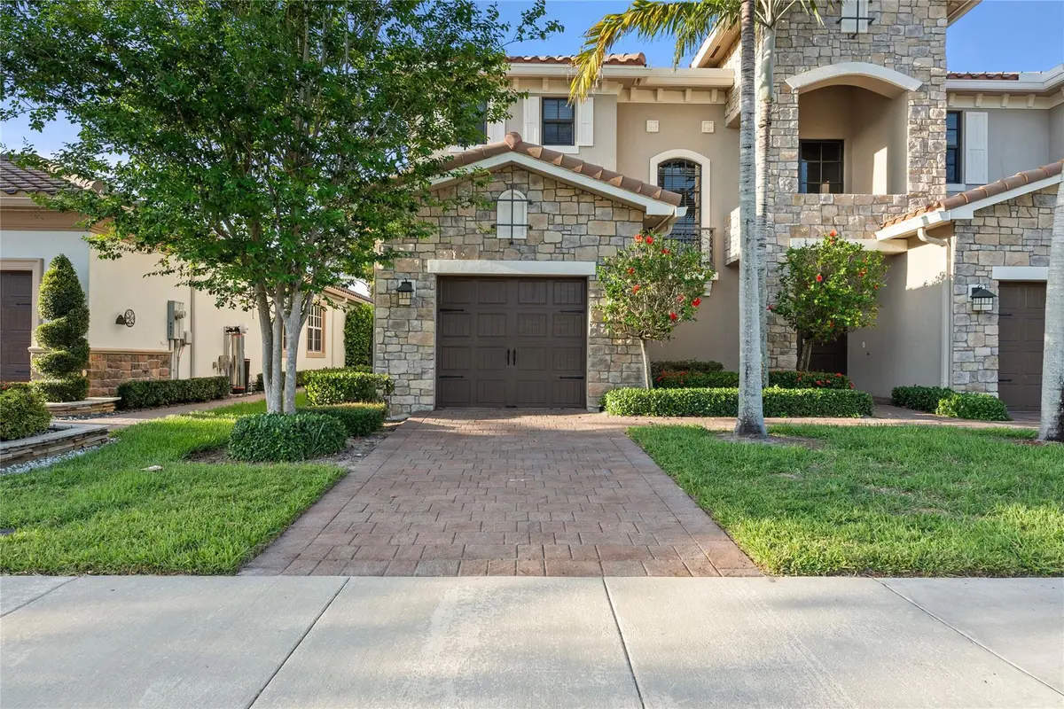 Photo 5 at 9811 Lakeview Lane, Parkland