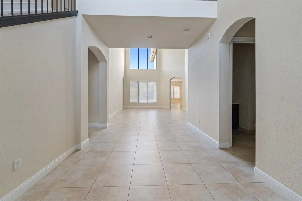 Photo 8 at 9811 Lakeview Lane, Parkland