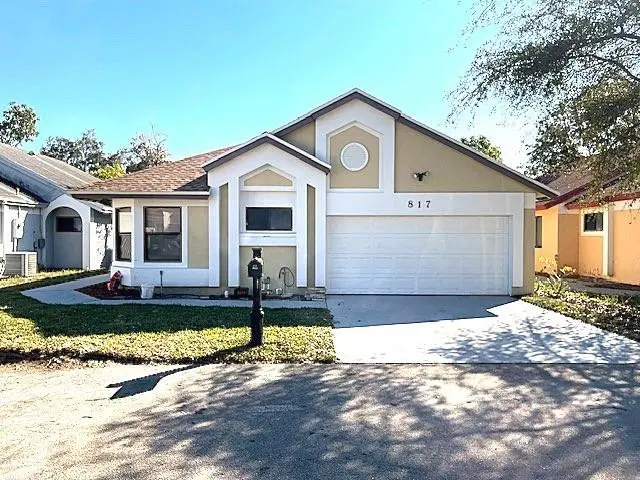 Photo 1 at 817 E Palm Run Drive, North Lauderdale
