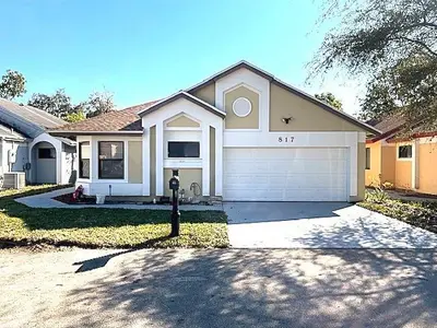 817 E Palm Run Drive, North Lauderdale – sold
