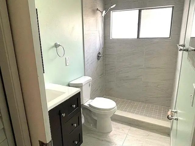 Photo 6 at 817 E Palm Run Drive, North Lauderdale