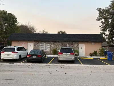 7625 SW 10th Street, North Lauderdale – Triplex for sale