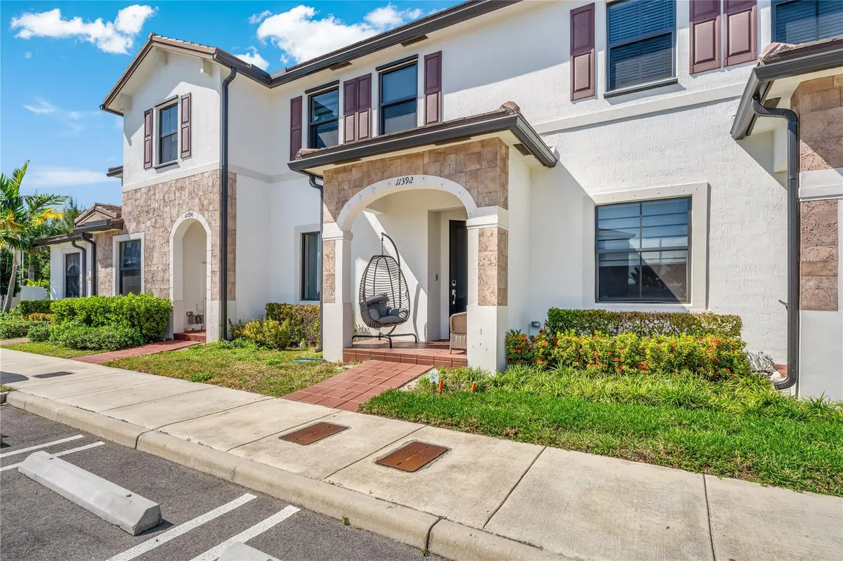 Photo 3 at 11392 W 34th Way, Hialeah