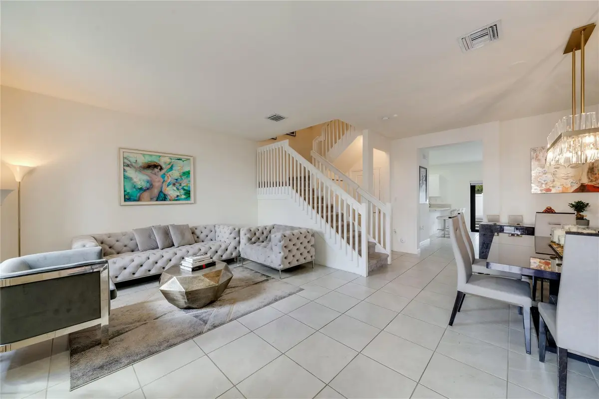Photo 4 at 11392 W 34th Way, Hialeah