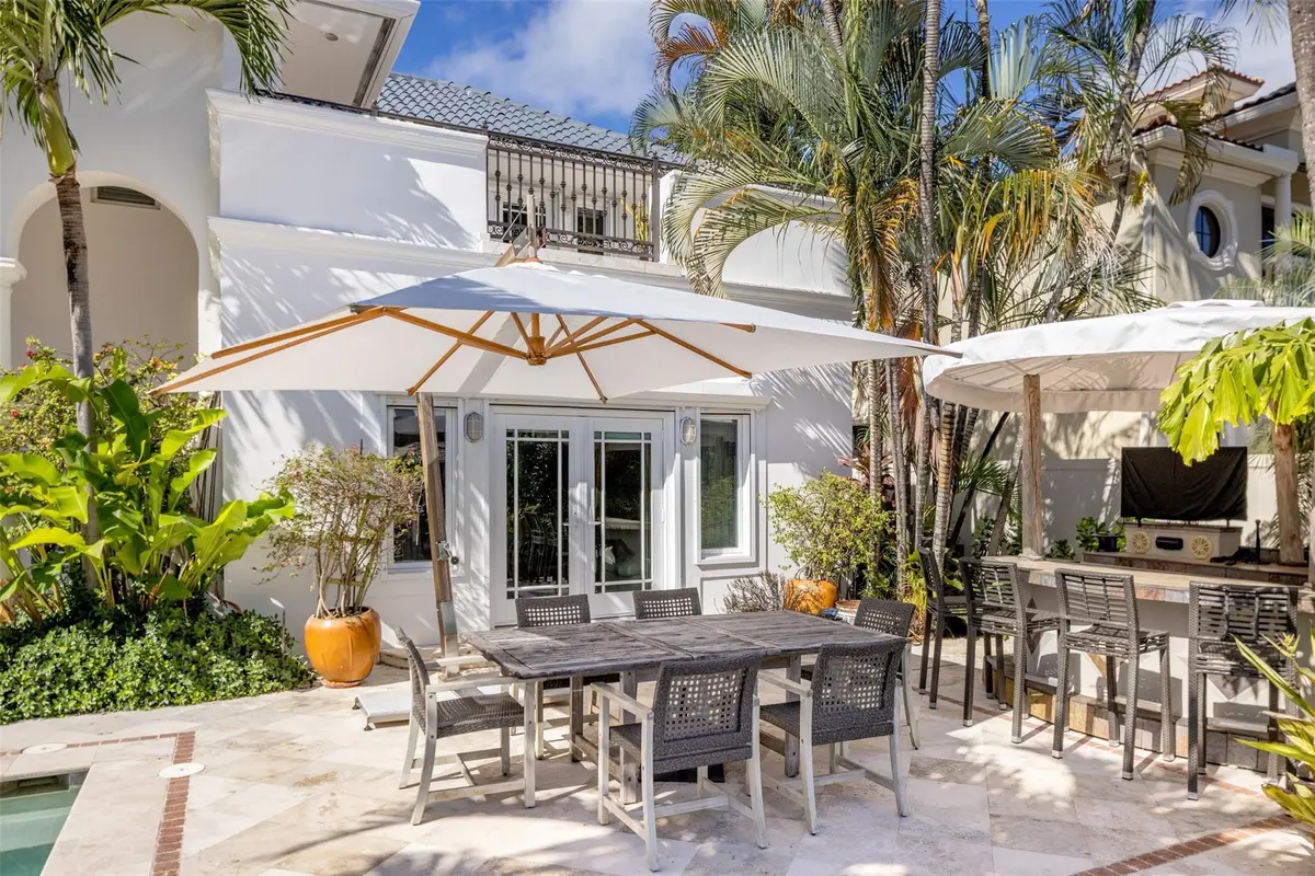 Photo 6 at 166 Royal Palm Drive, Fort Lauderdale