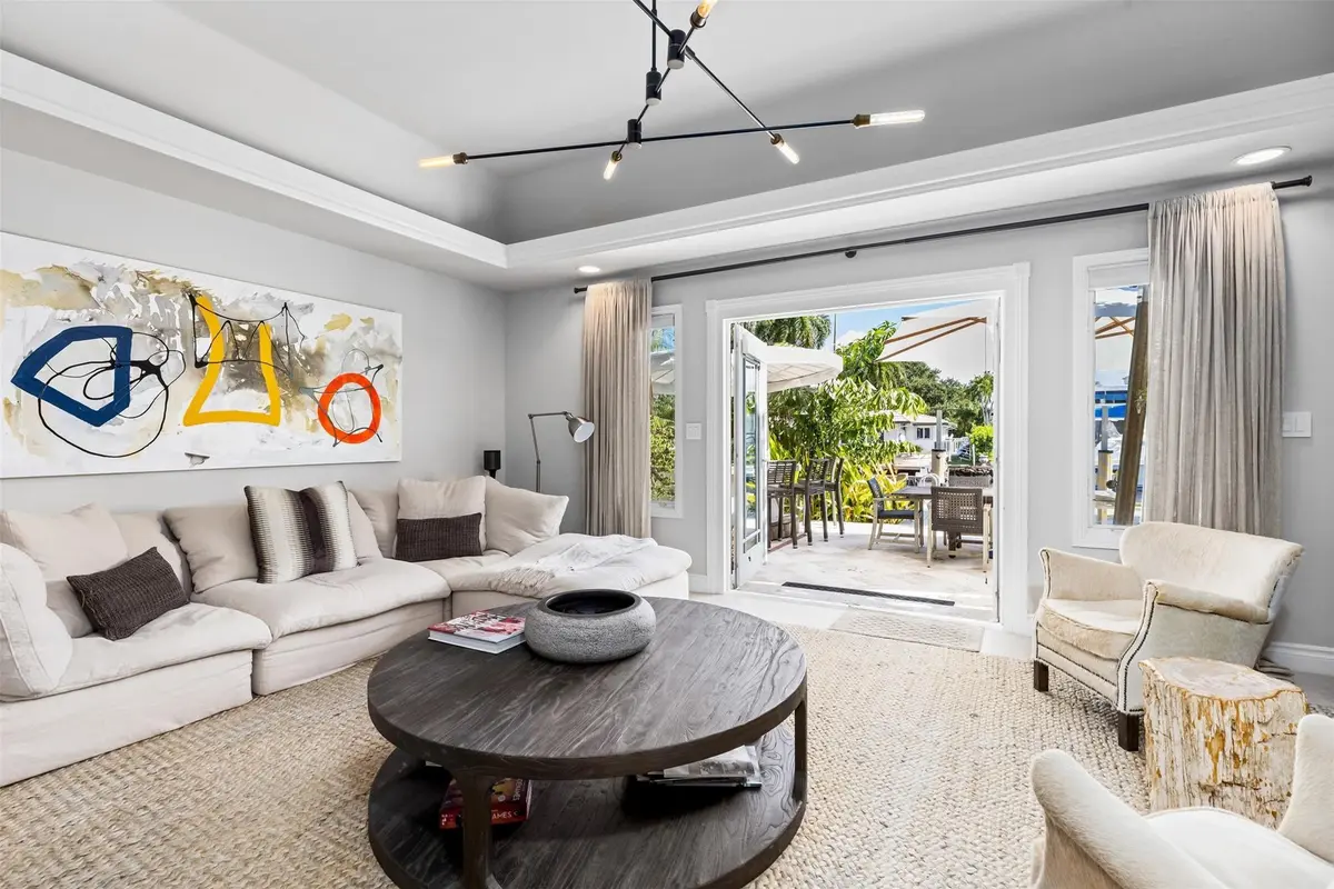 Photo 8 at 166 Royal Palm Drive, Fort Lauderdale