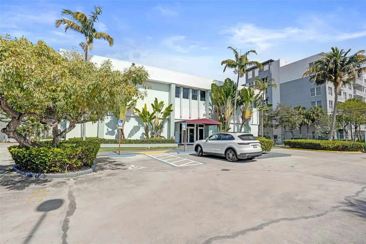 Photo 4 at 1520 E Sunrise, Fort Lauderdale