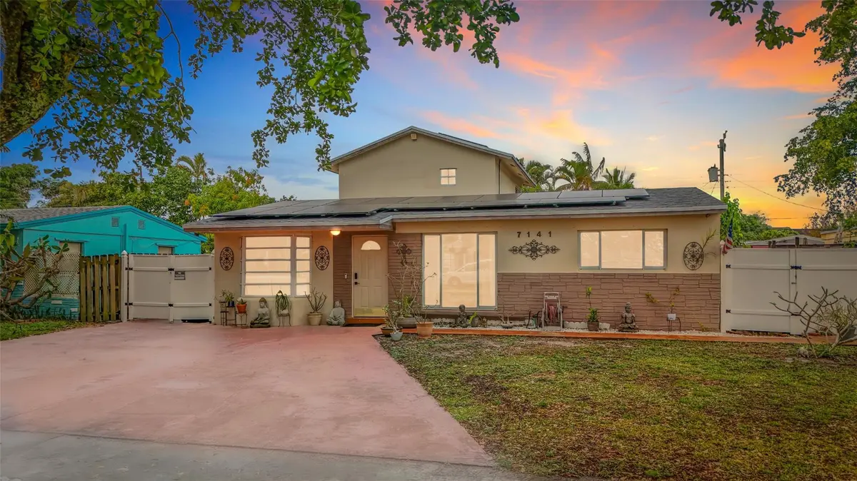 Photo 2 at 7141 Custer Street, Hollywood