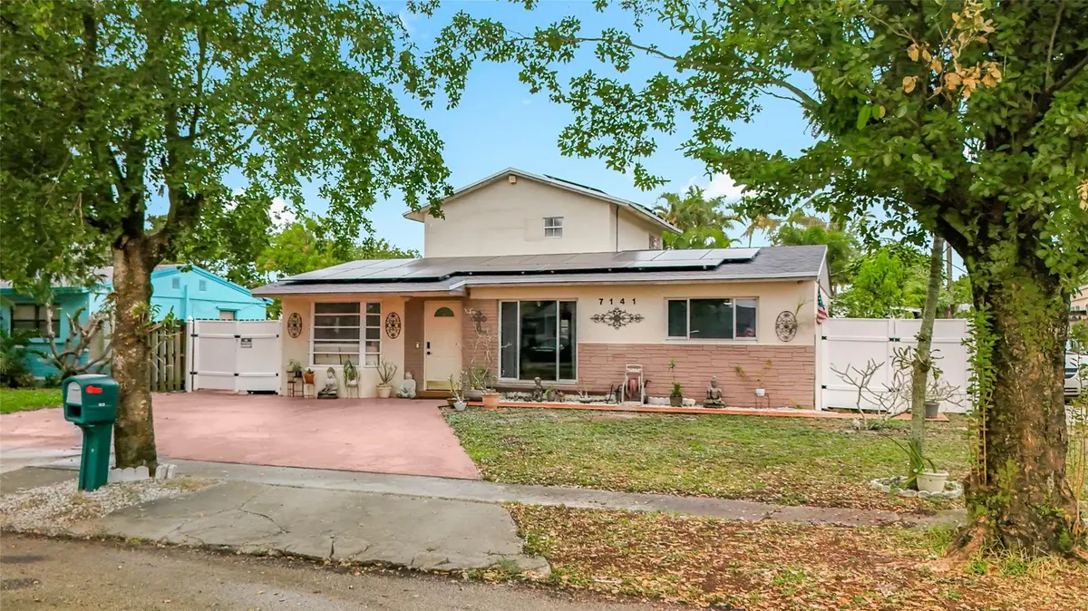 Photo 3 at 7141 Custer Street, Hollywood