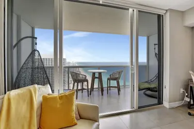 1830 S Ocean Boulevard 4612, Hallandale Beach – Condominium for rent