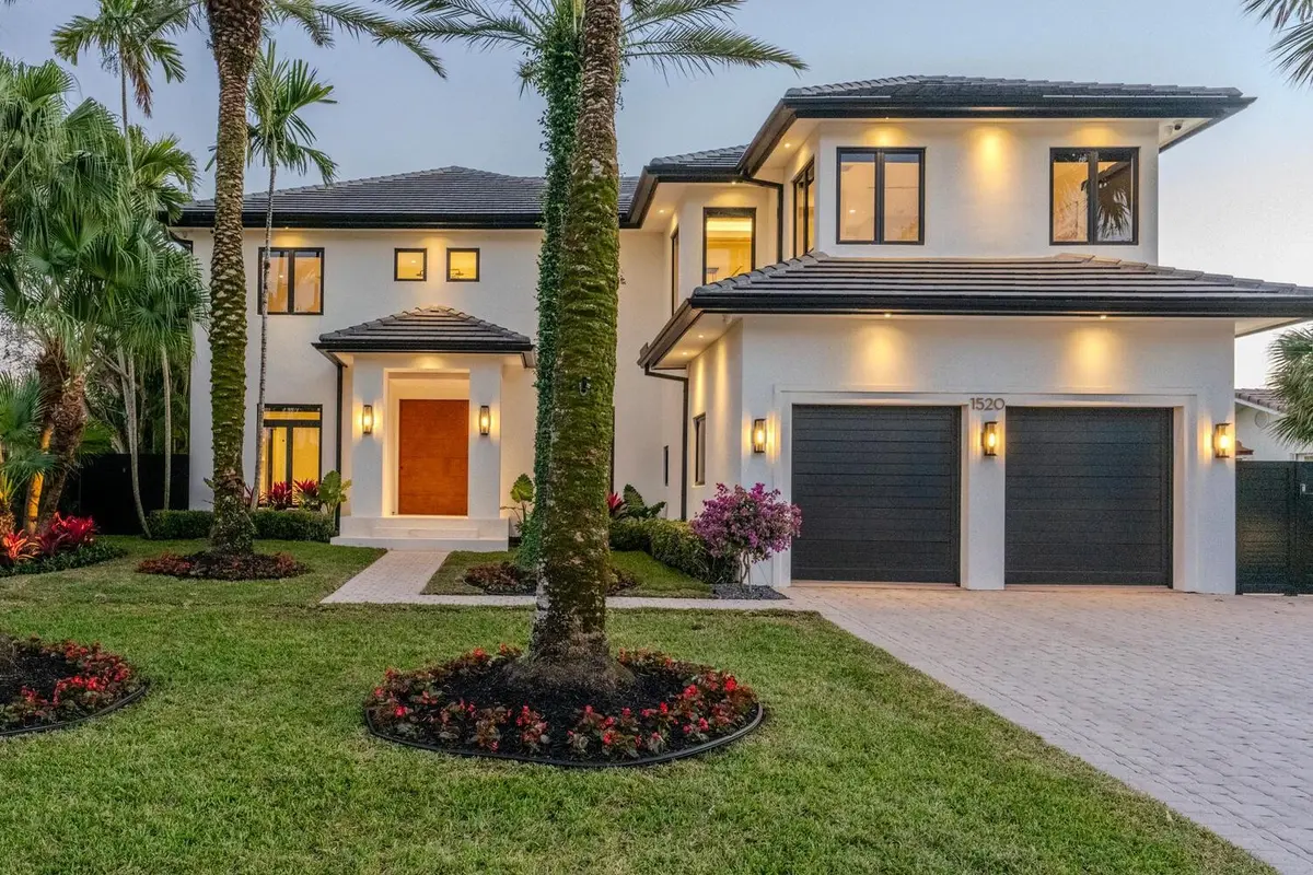 Photo 2 at 1520 SE 10th Street, Fort Lauderdale