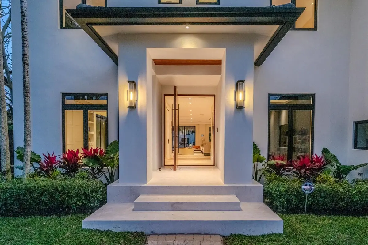 Photo 3 at 1520 SE 10th Street, Fort Lauderdale