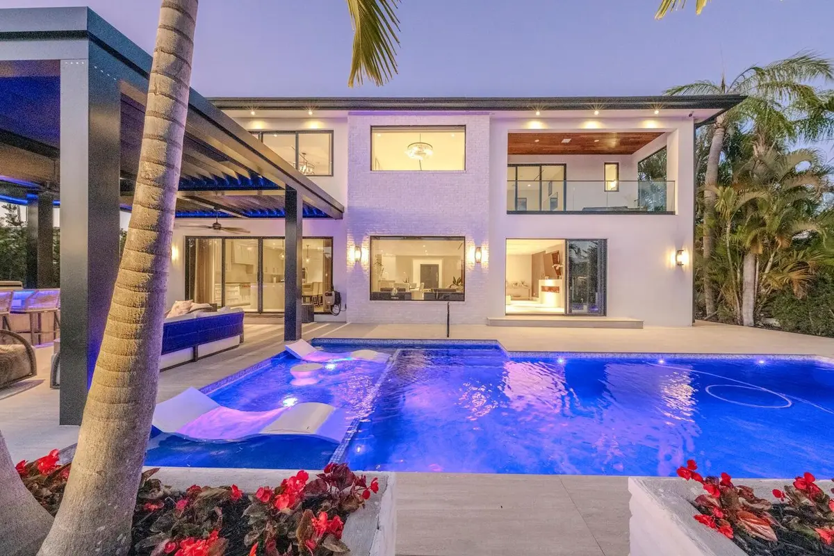 Photo 6 at 1520 SE 10th Street, Fort Lauderdale