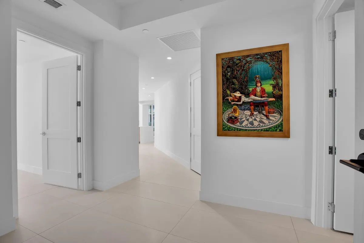 Photo 8 at 153 N Seabreeze Boulevard 2205, Fort Lauderdale