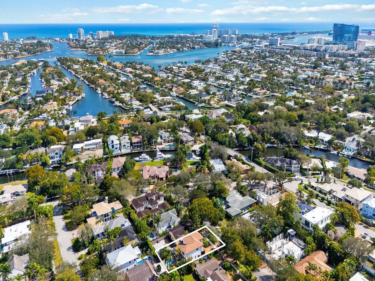 Photo 2 at 1125 SE 8th Street, Fort Lauderdale