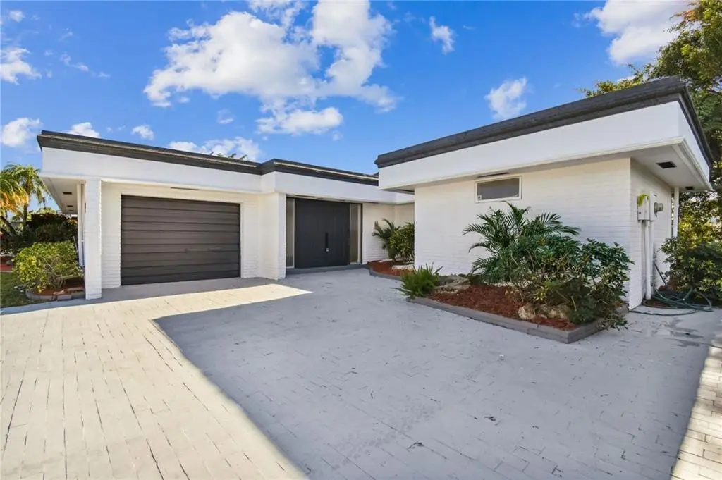 Photo 1 at 5704 S Travelers Palm, Tamarac