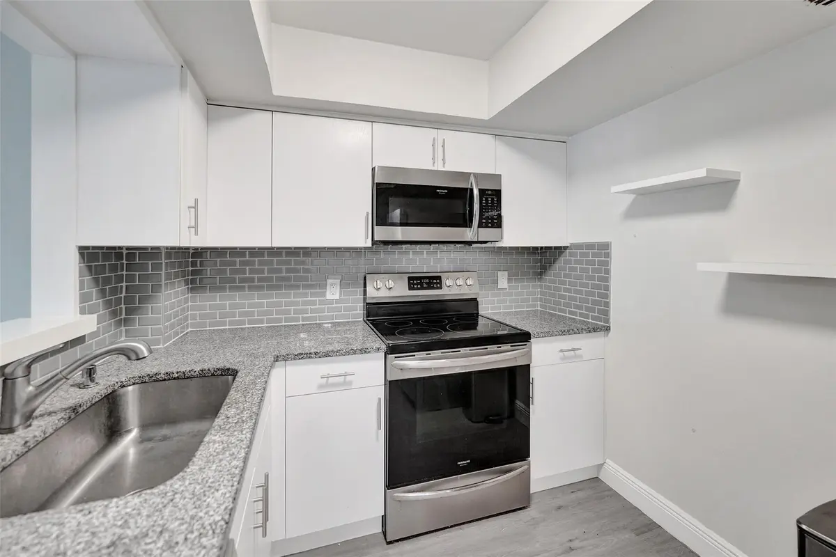 Photo 7 at 3800 N Hills Drive 412, Hollywood