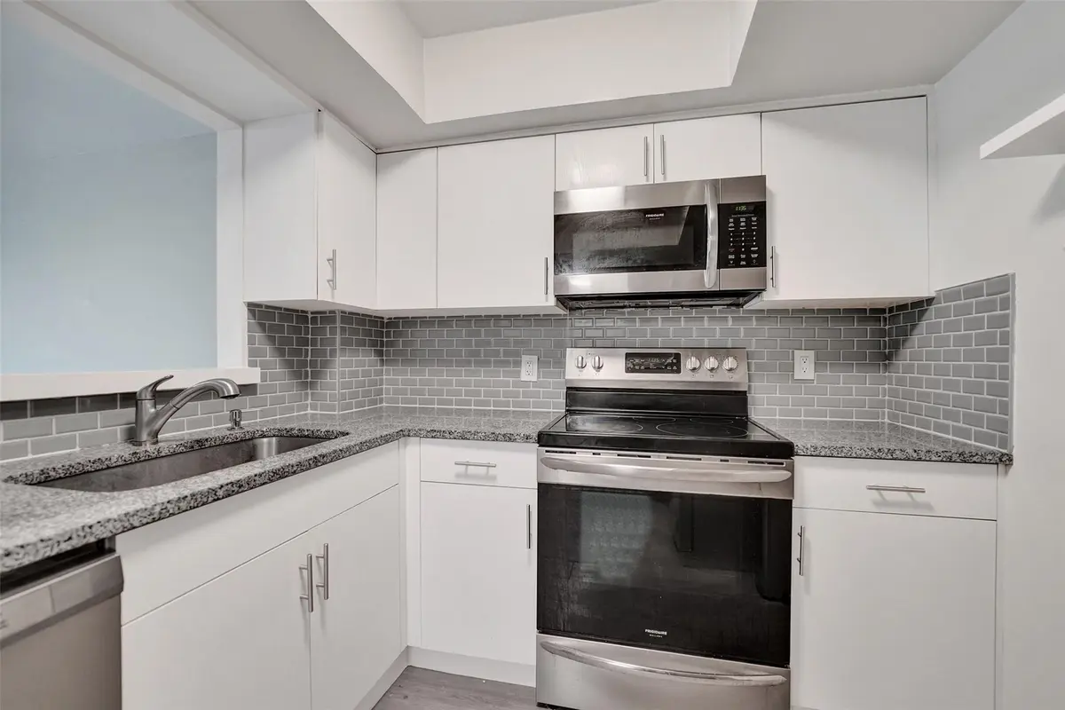 Photo 8 at 3800 N Hills Drive 412, Hollywood