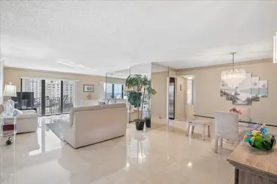 1201 S Ocean Drive 704s, Hollywood – Condominium for sale