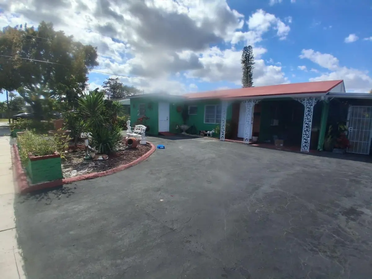 Photo 1 at 6031 NE 7th Avenue, Oakland Park