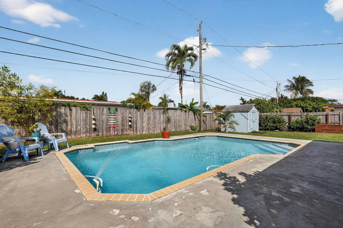 Photo 4 at 9471 Jamaica Drive, Cutler Bay