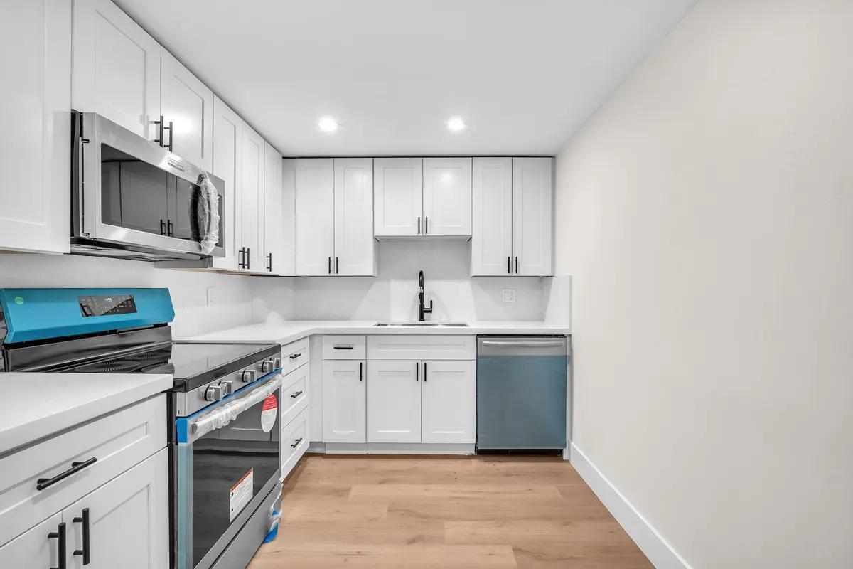 Photo 2 at 3900 N Hills Drive 414, Hollywood