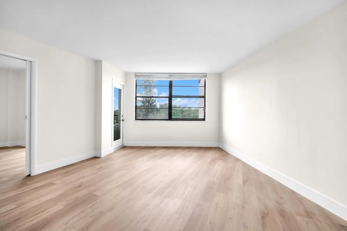 Photo 6 at 3900 N Hills Drive 414, Hollywood