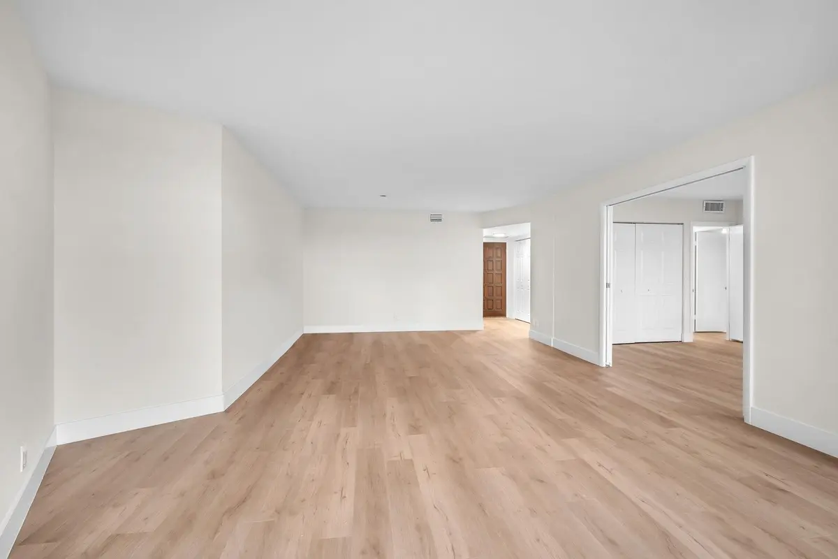 Photo 7 at 3900 N Hills Drive 414, Hollywood