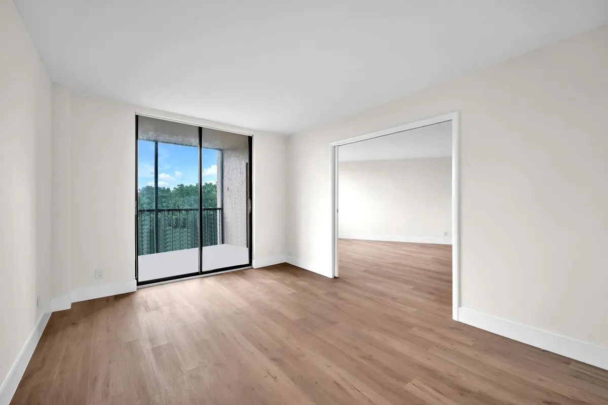 Photo 8 at 3900 N Hills Drive 414, Hollywood
