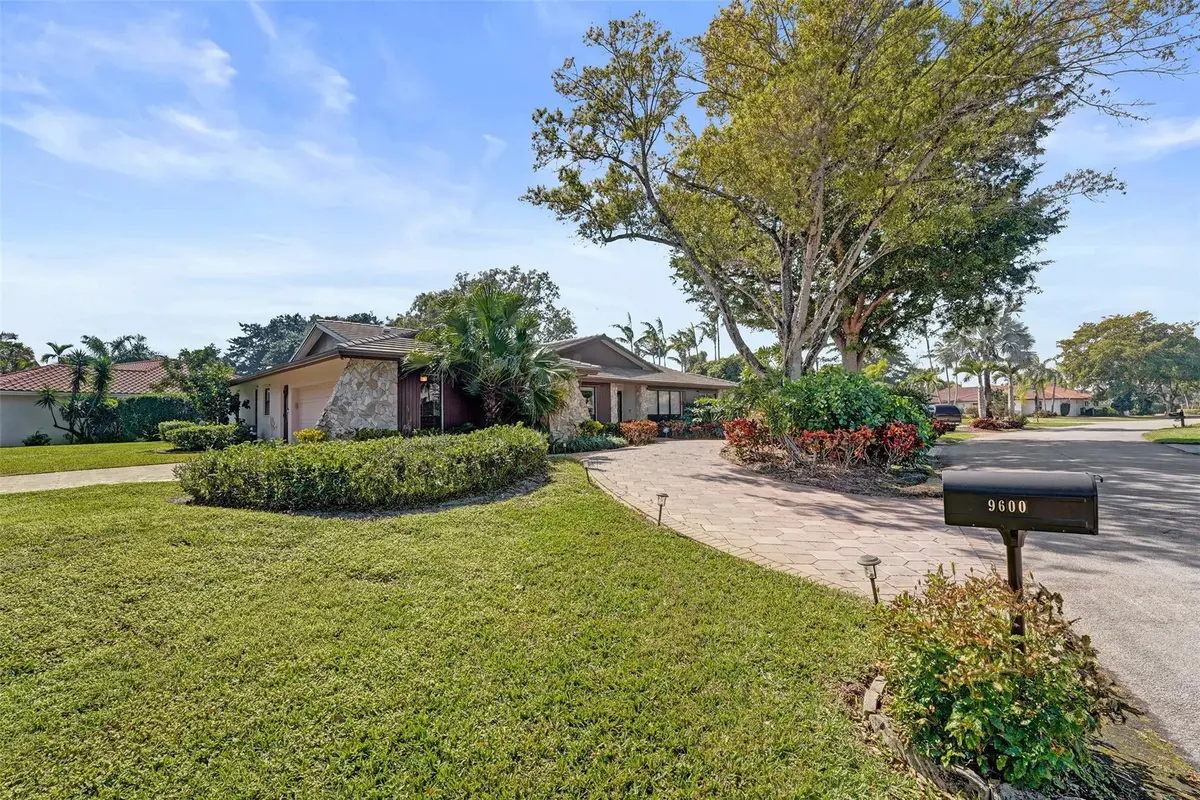 Photo 1 at 9600 Conch Shell Manor, Plantation