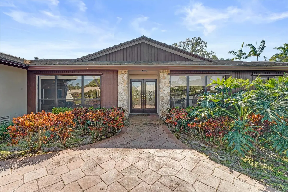 Photo 4 at 9600 Conch Shell Manor, Plantation