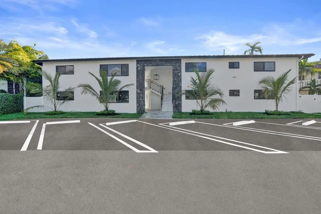 Photo 8 at 840 SE 22nd Avenue, Pompano Beach