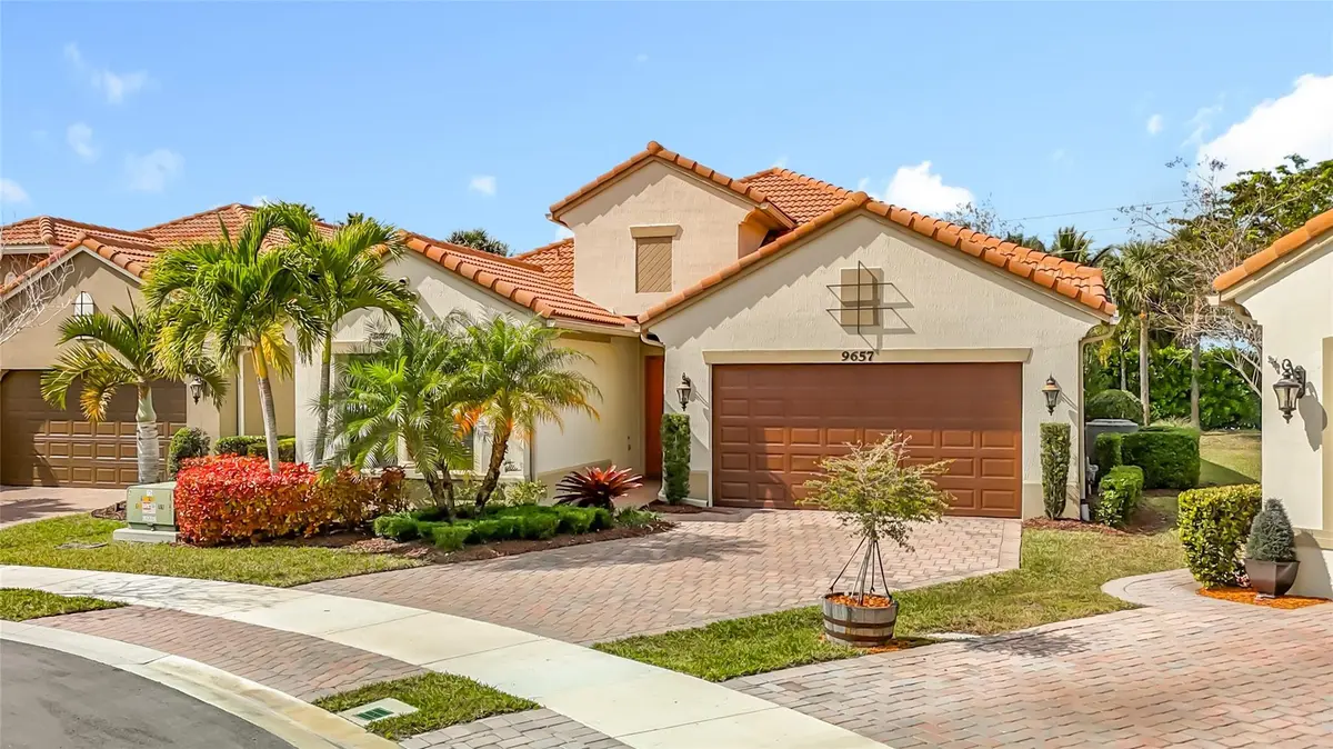 9657 Kalmar Cir W at 9657 Kalmar Circle, Parkland