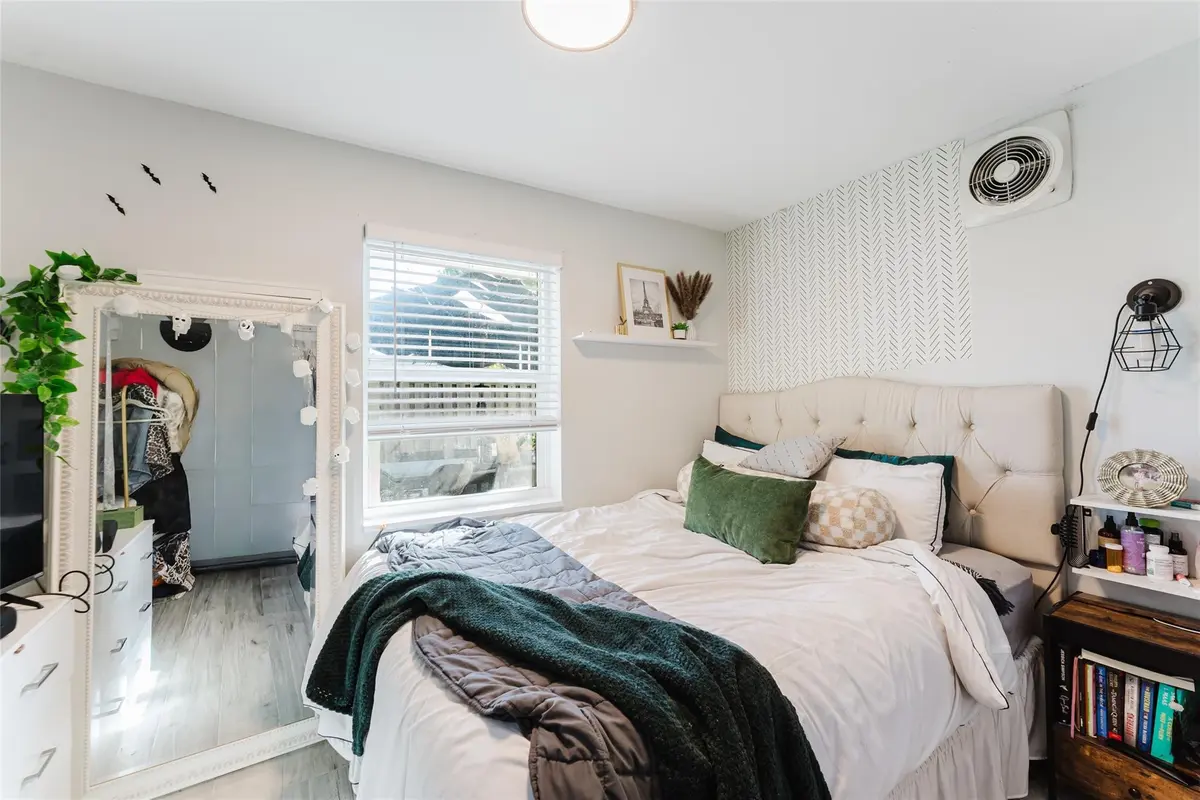 Photo 18 at 659 NE 32nd Street, Oakland Park