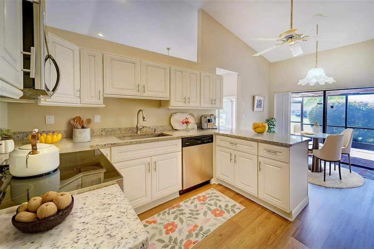 Photo 3 at 7004 Golf Pointe Circle, Tamarac